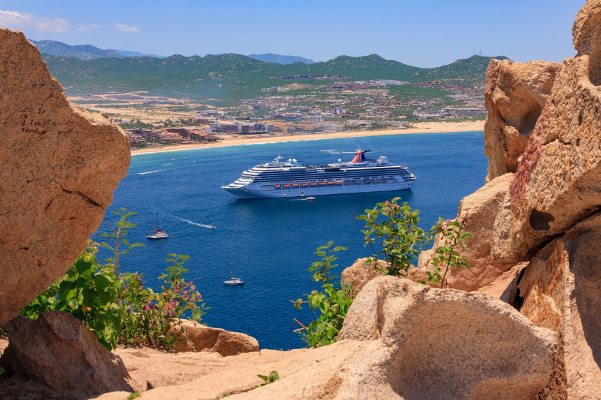 México proyecta aplicar un impuesto a pasajeros de cruceros 